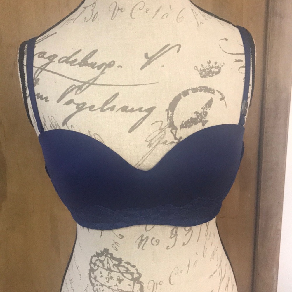 ❤️New Victoria’s Secret Sexy Navy Bra 32DD❤️